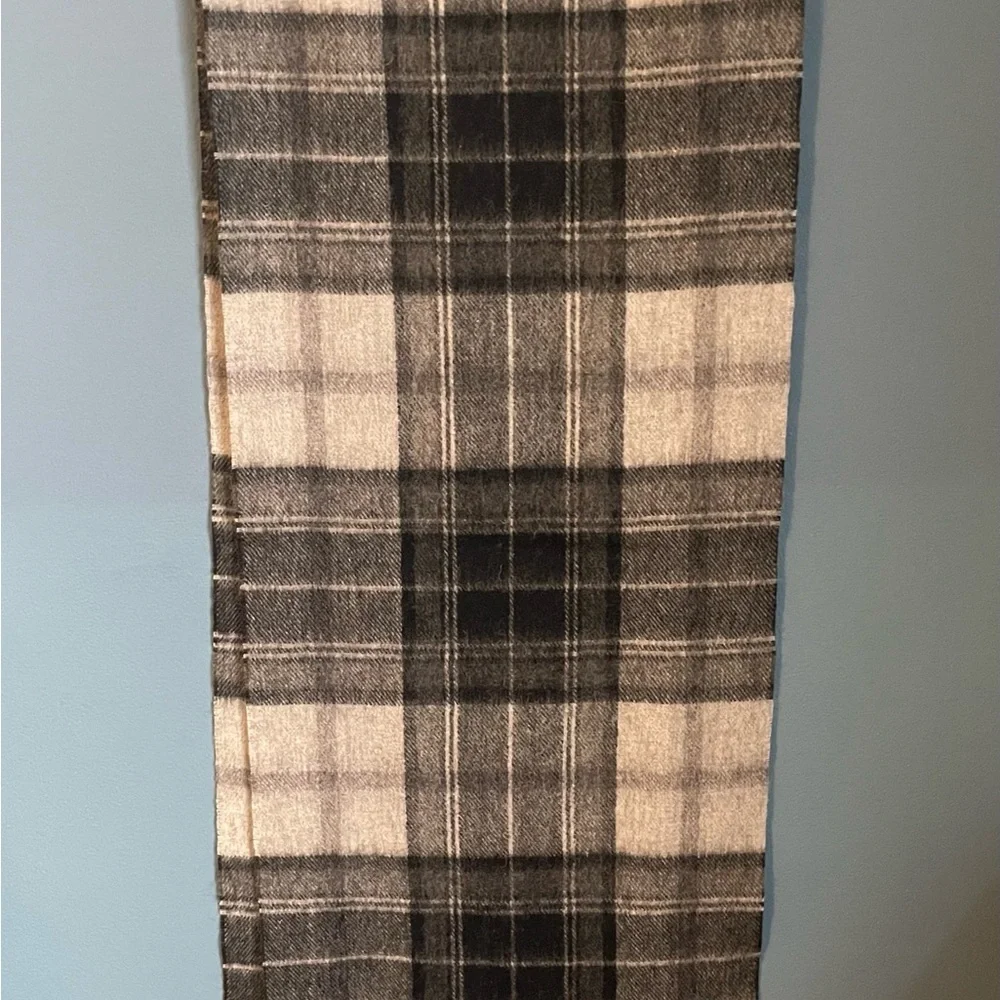 Nordstrom NWT Men’s Shop Wool Plaid Scarf Grey Black & Charcoal. Fringe 12”x78”